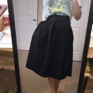 Uniglo midi skirt with pockets.